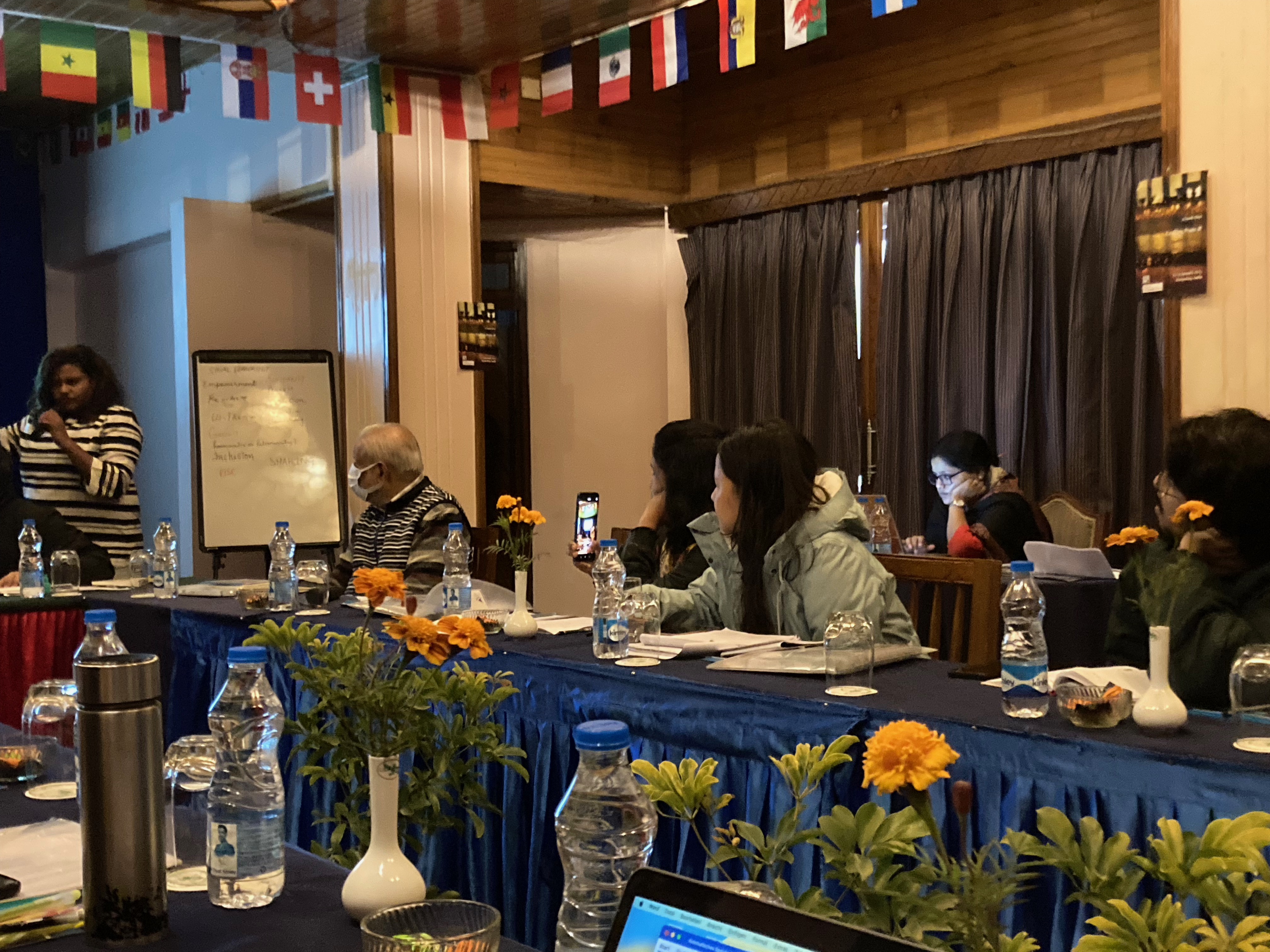Photo of the workshop participants and the roundtable
