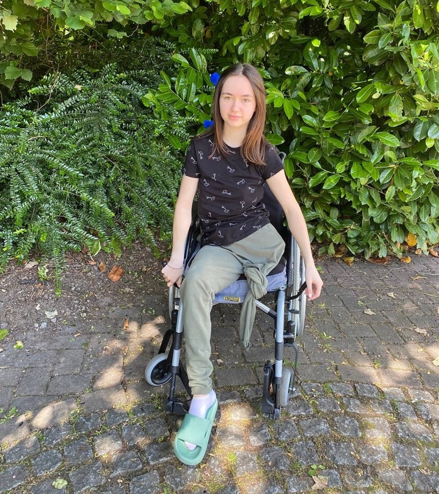 A girl with one leg in a wheelchair