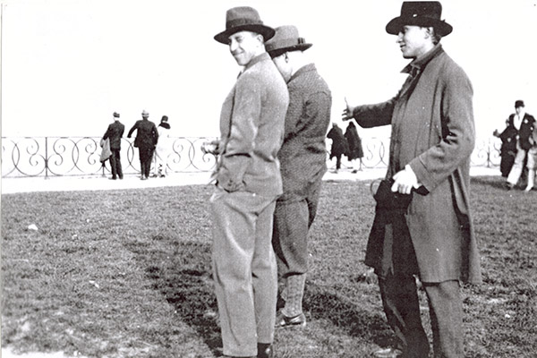 Jan Patočka (rechts im Bild) mit dem Architekten Jan Sokol (links) in Paris; vor 1937.