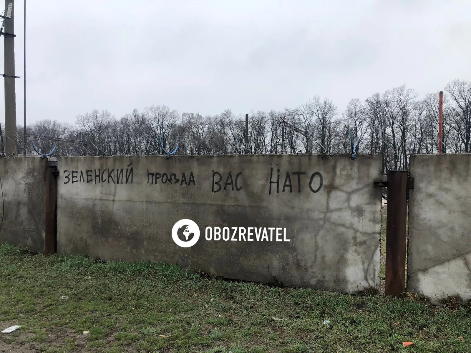 A dirty concrete wall with a graffiti on it