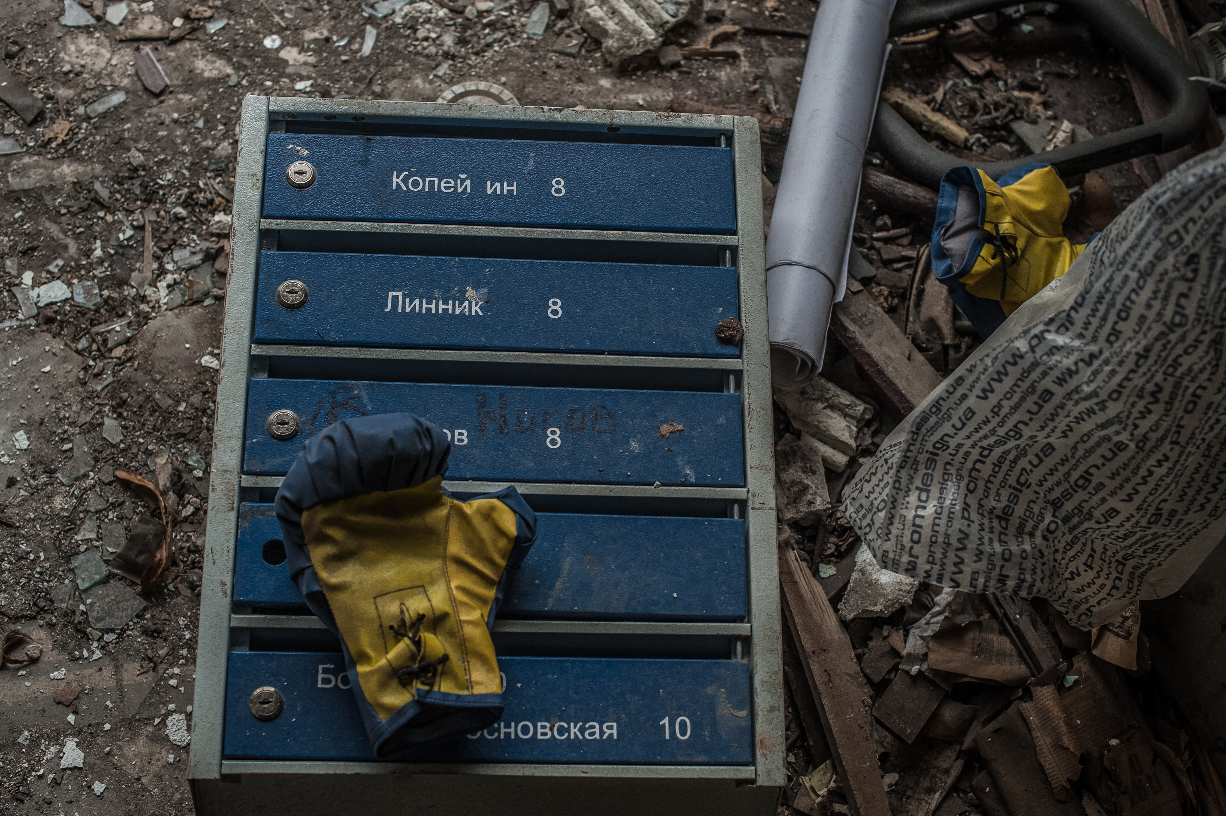 Credit: Alina Smutko Caption: Remnants of personal belongings in a destroyed house in Kharkiv, on March 29