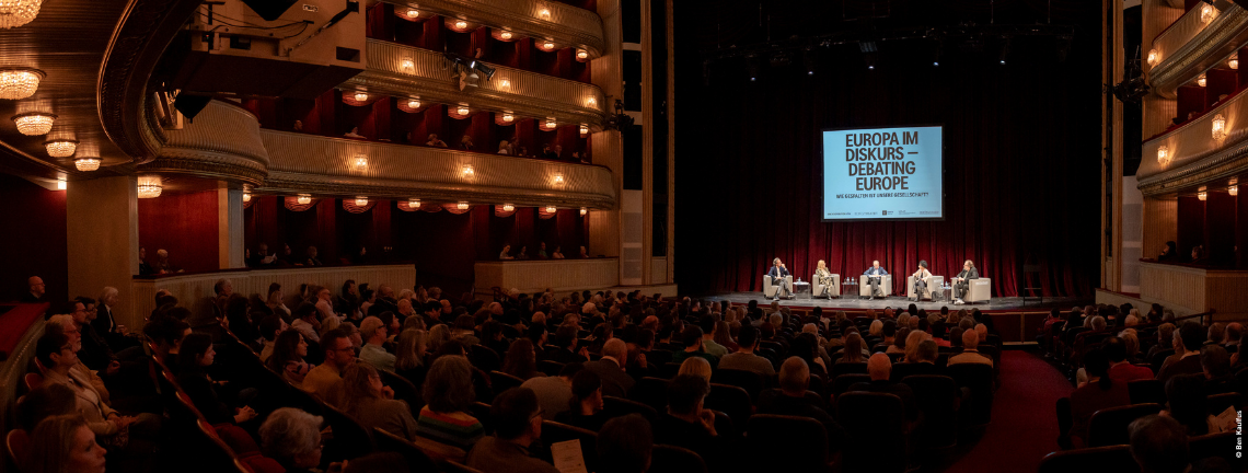 Publikum und Bühne des Burgtheaters