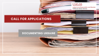 Call for Applications Documenting Ukraine mit Dokumenten im Hintergrund
