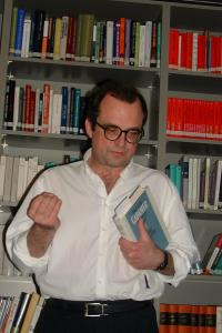 Krzsysztof Michalski in der IWM Bibliothek